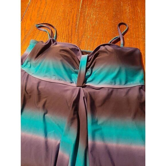 Size 18 Hilor Tankini Swimsuit Bathing Suit Top Padded Adjustable Strap - Picture 2 of 5